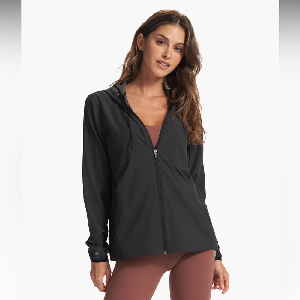 NWT Vuori Womens Outdoor Trainer Shell